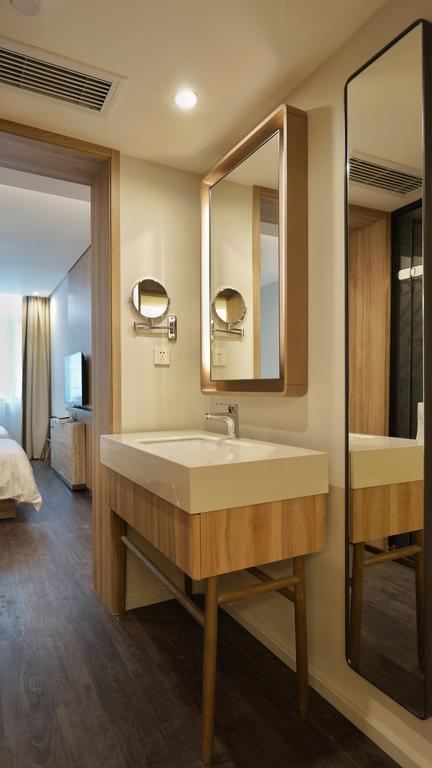 Hanting Premium Hotel Shanghai South Xizang Road Екстериор снимка