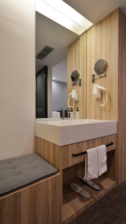 Hanting Premium Hotel Shanghai South Xizang Road Екстериор снимка
